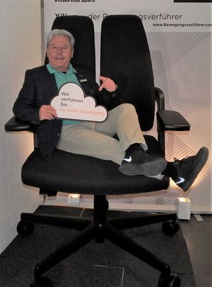 DOK Dr. Walther auf ergonomischen Stuhl von nowystyl